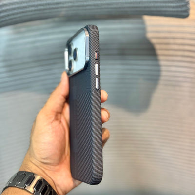 FibreLux Black MagSafe iPhone 17 Case