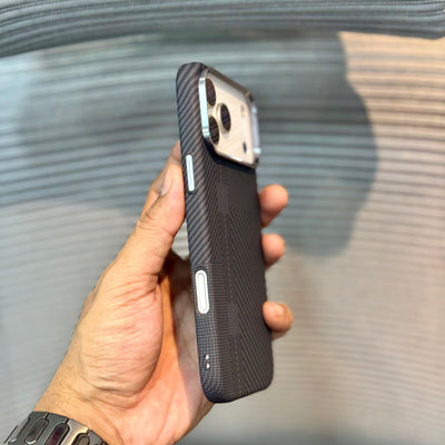 FibreLux Black MagSafe iPhone 17 Case